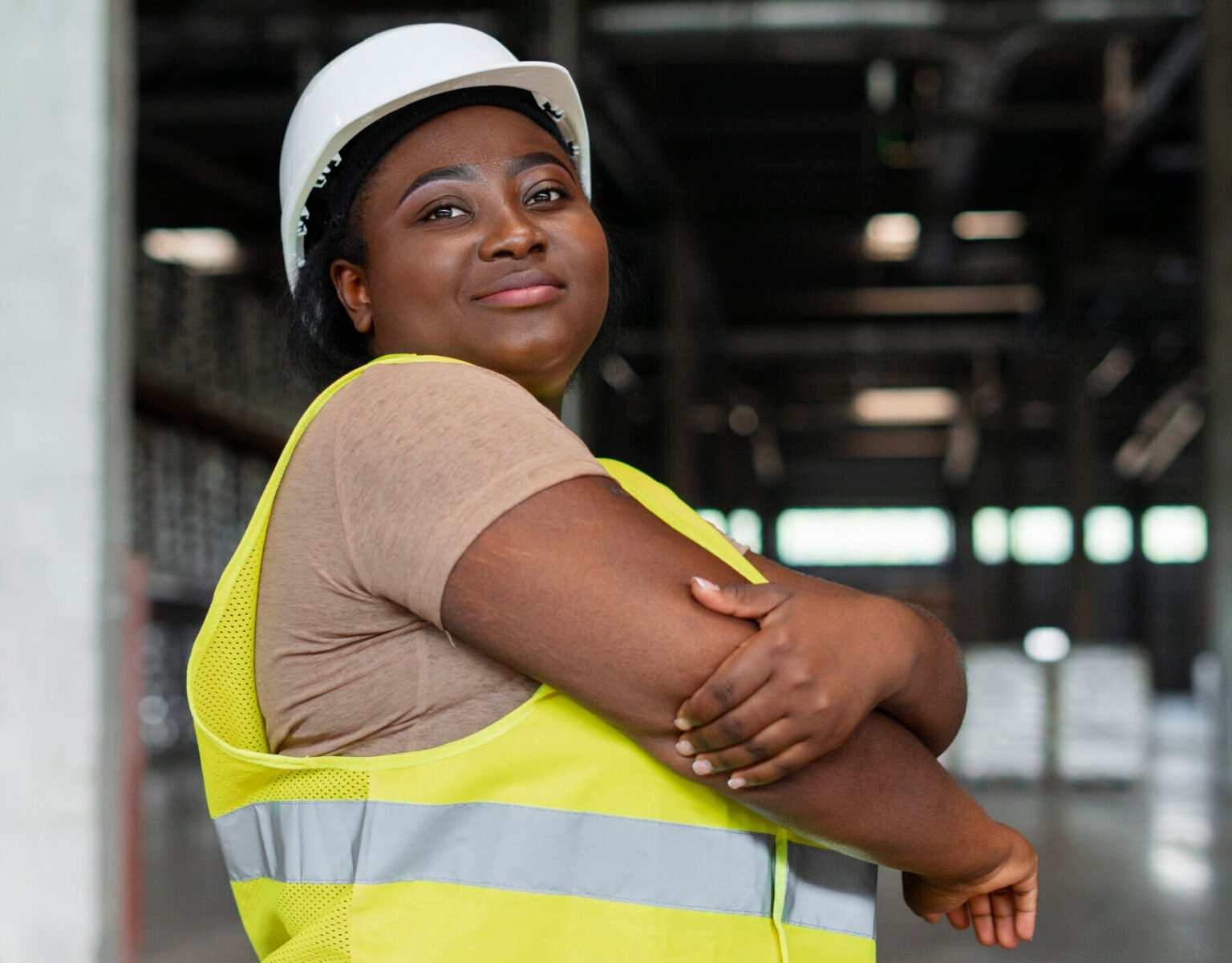 medium-shot-plus-size-woman-working-construction